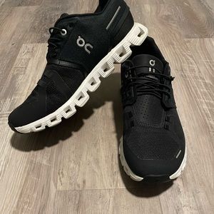 On Running Women's Cloud 5 Black/White